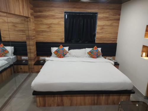 Glitz Hotels Sai Guest House - Nr Inorbit Mall Vashi Navi Mumbai Ngoại thất bức ảnh