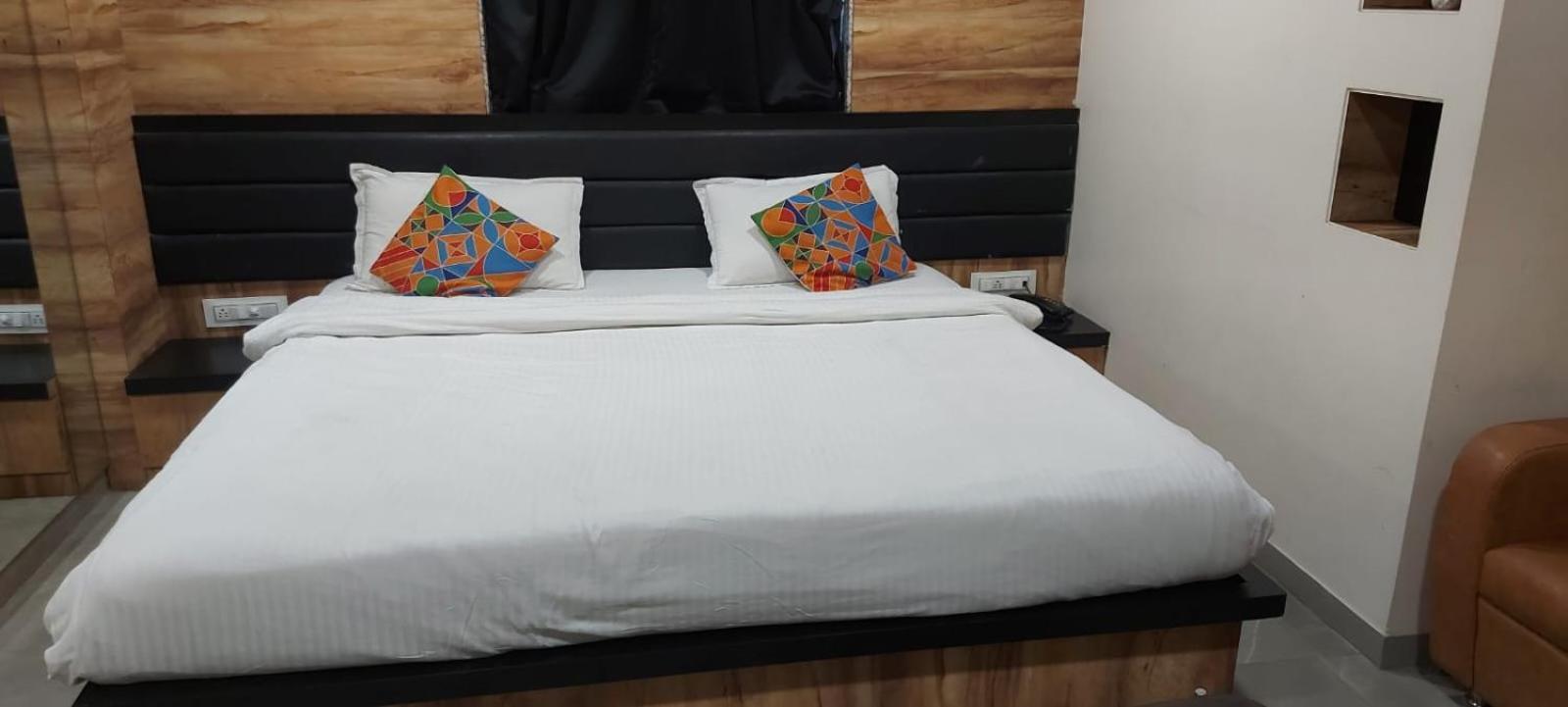 Glitz Hotels Sai Guest House - Nr Inorbit Mall Vashi Navi Mumbai Ngoại thất bức ảnh